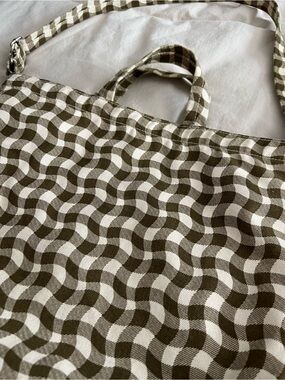 BAGGU horizontal Olive Green & Cream Wavy Gingham Duck Bag